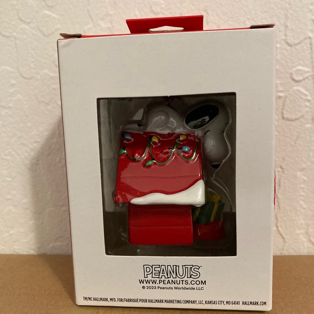 Hallmark Ornament Snoopy